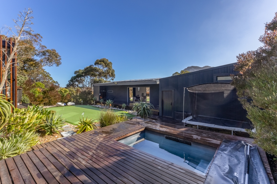 6 Bedroom Property for Sale in Pringle Bay Western Cape